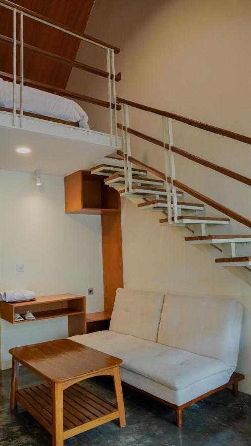 ホテル Smedi Coliving ジョグジャカルタ エクステリア 写真