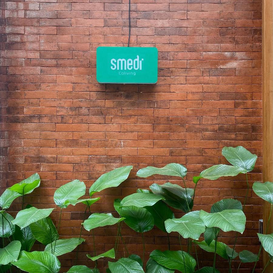 ホテル Smedi Coliving ジョグジャカルタ エクステリア 写真