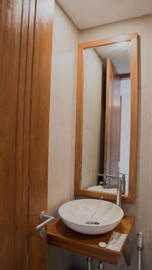 ホテル Smedi Coliving ジョグジャカルタ エクステリア 写真